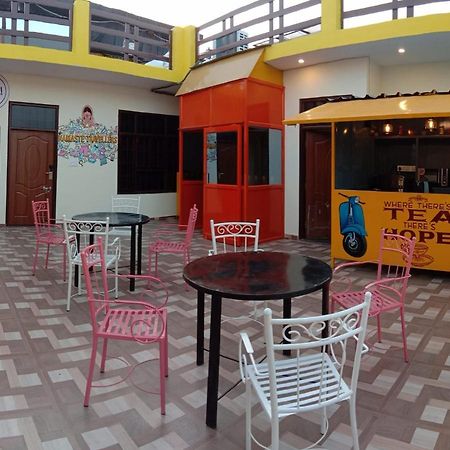 Hashtag Traveler'S Hostel Лакнау Екстериор снимка