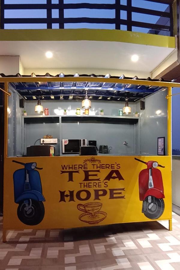 Hashtag Traveler'S Hostel Лакнау Екстериор снимка
