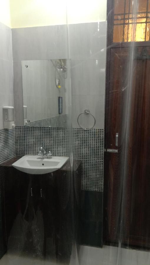 Hashtag Traveler'S Hostel Лакнау Екстериор снимка