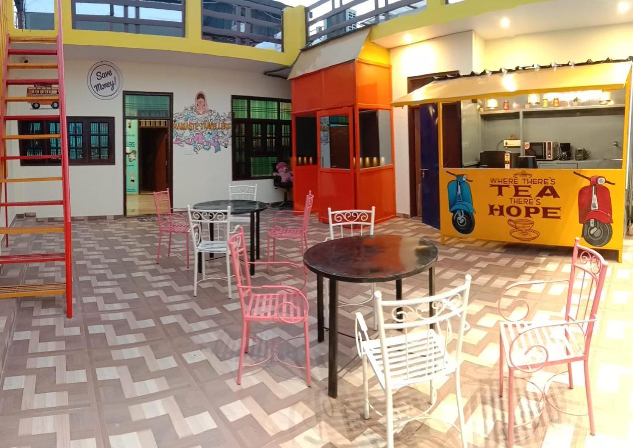 Hashtag Traveler'S Hostel Лакнау Екстериор снимка