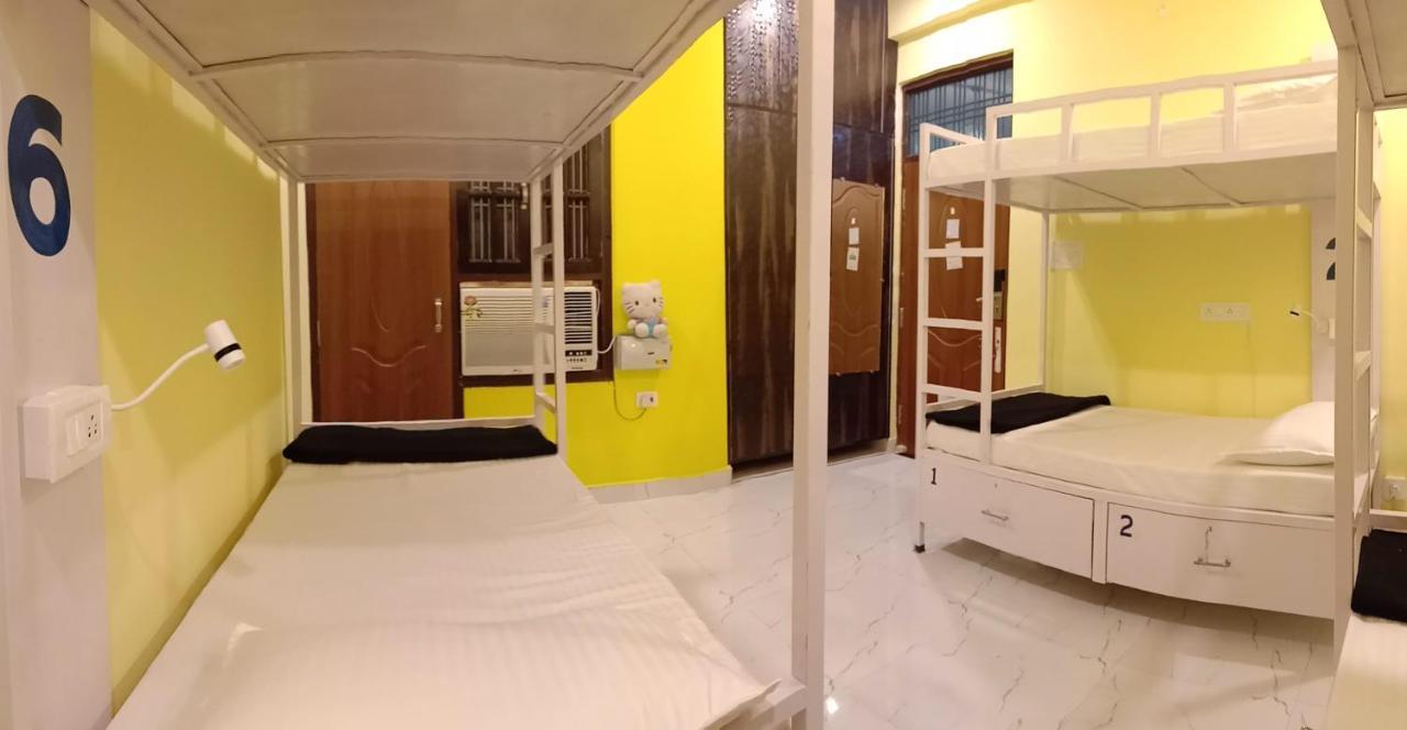Hashtag Traveler'S Hostel Лакнау Екстериор снимка