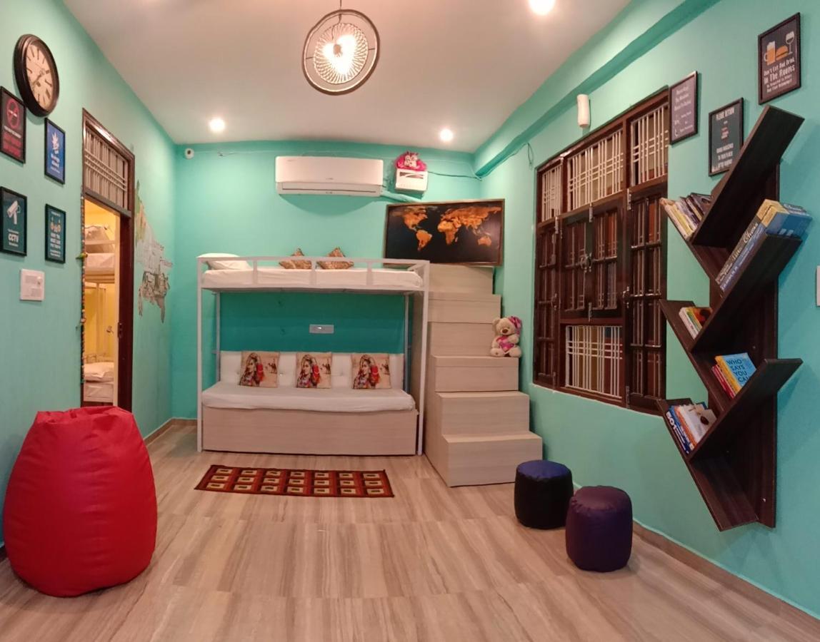 Hashtag Traveler'S Hostel Лакнау Екстериор снимка
