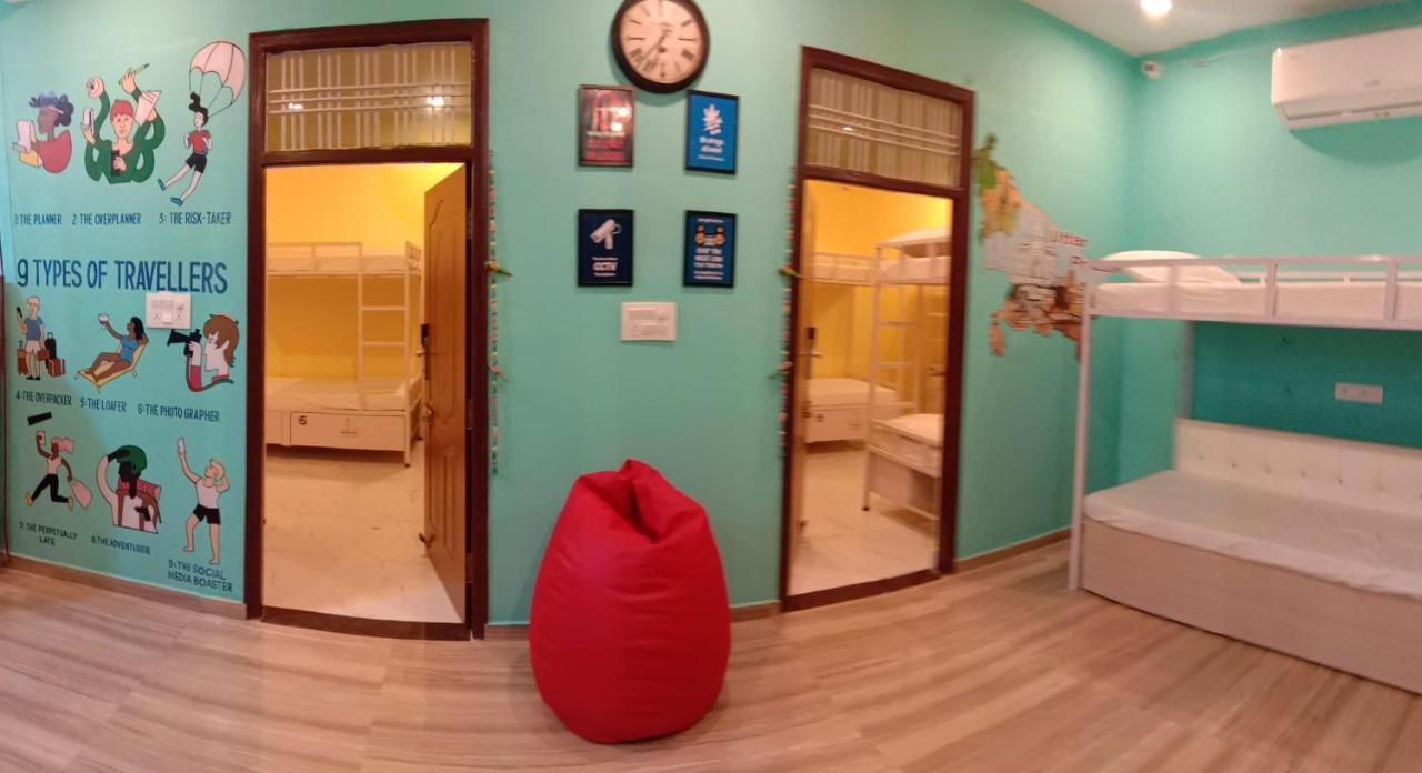 Hashtag Traveler'S Hostel Лакнау Екстериор снимка