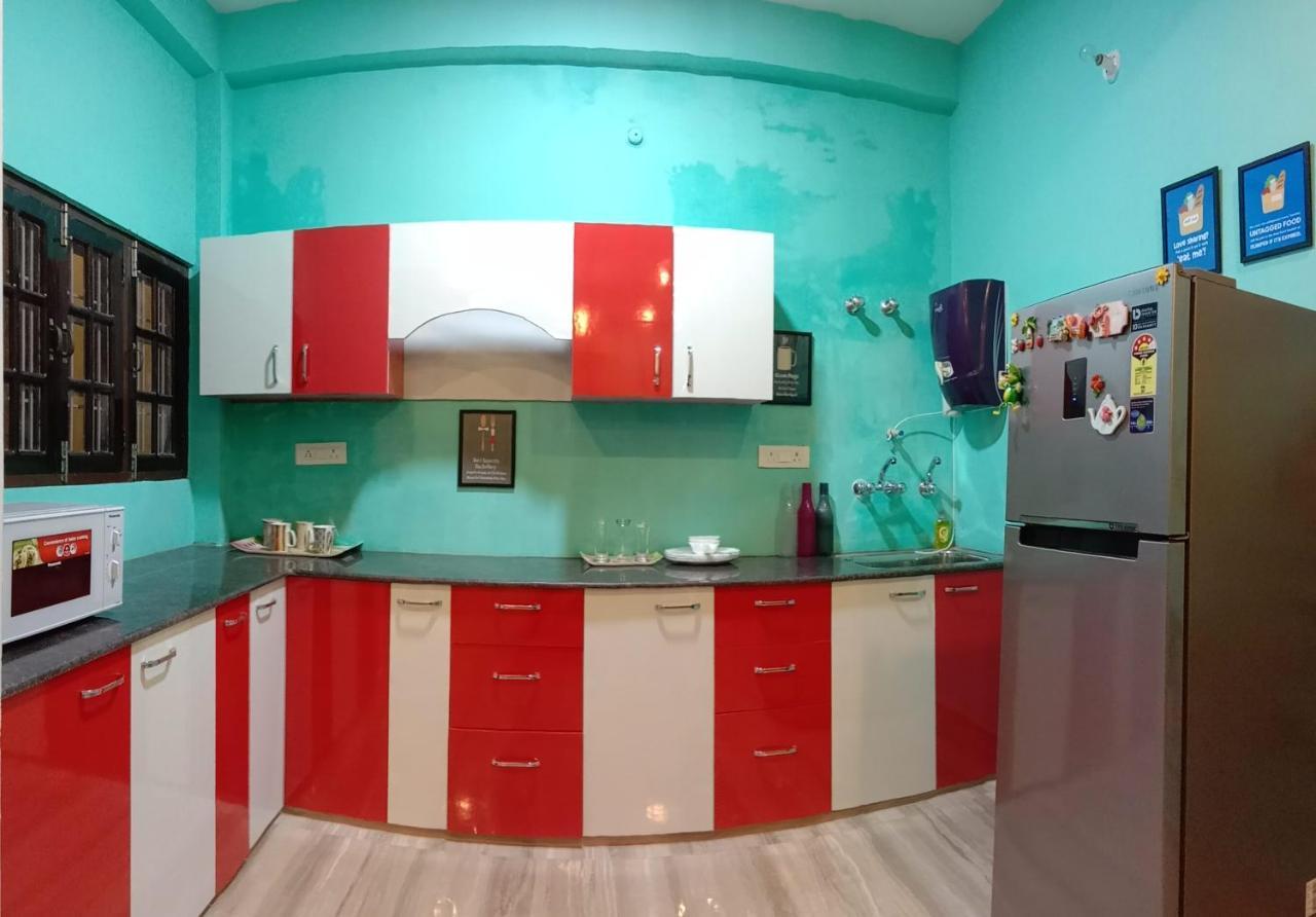 Hashtag Traveler'S Hostel Лакнау Екстериор снимка